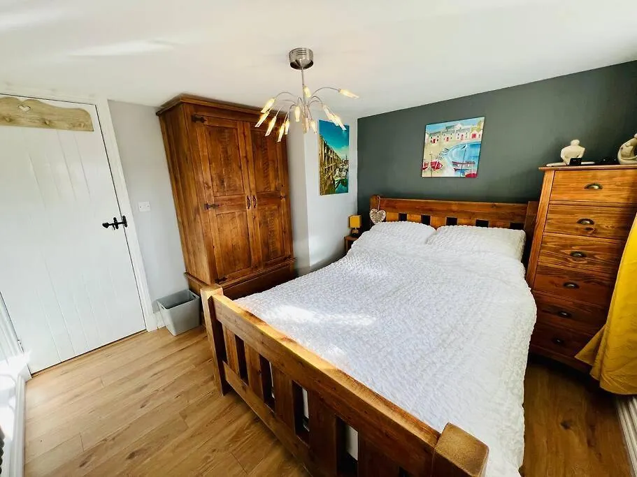 Swordfish Cottage **Next To The Harbour** 惠特比 英国