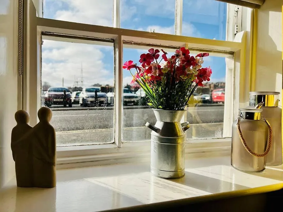 公寓 Swordfish Cottage **Next To The Harbour** 惠特比